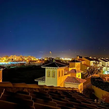 Casa Andres. Two Bed Penthouse Pool & Terrace Apartment Alicante