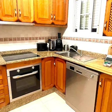 Casa Andres. Two Bed Penthouse Pool & Terrace Apartment Alicante